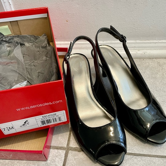 Womens shoes in size 7.5 - Picture 3 of 9